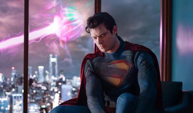 Superman: James Gunn compartilha nova foto do set