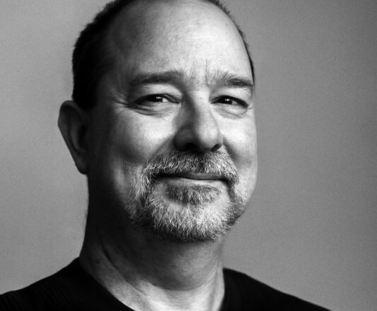 John Scalzi traz nova aventura interplanetária em A sociedade de preservação dos Kaiju